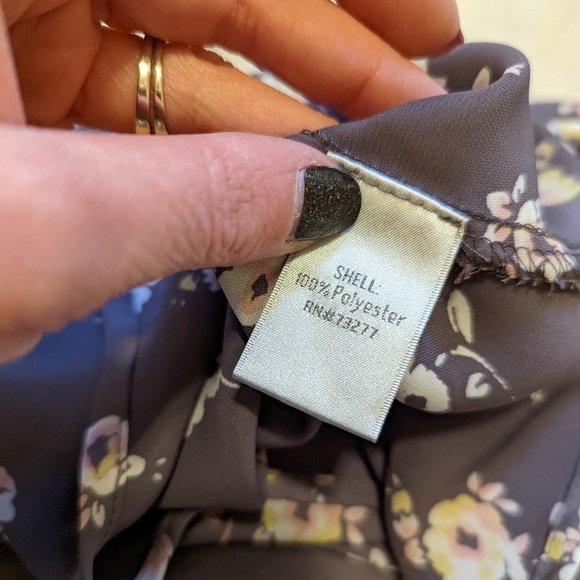 Lauren Conrad purple/gray floral blouse with buttons and tie. Size XS - Picture 8 of 9